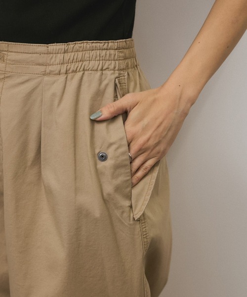 SALON adam et rope'（サロン アダム エ ロペ）の「【WEB限定】2WAYミリタリータックカーゴパンツ［コットンブレンド］（カーゴパンツ・レディース・ベージュ/カーキ・FREE）」の15枚目の写真
