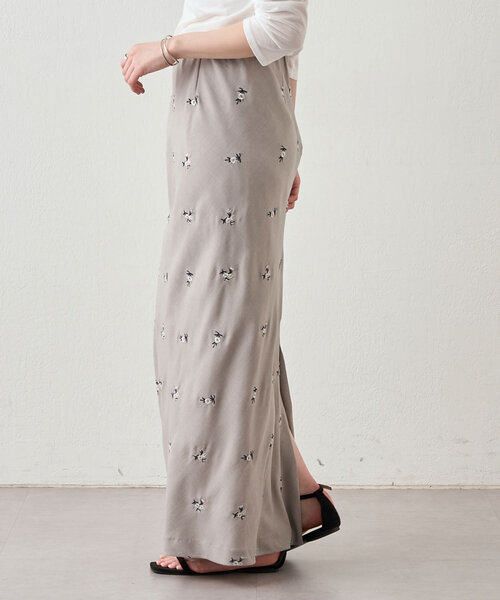 SHENERY(シーナリー)の「《サイズ展開あり》《気分があがる刺繍》刺繍タイトスカート(スカート・レディース・ブラック/グレイッシュベージュ・38/36)」の22枚目の写真