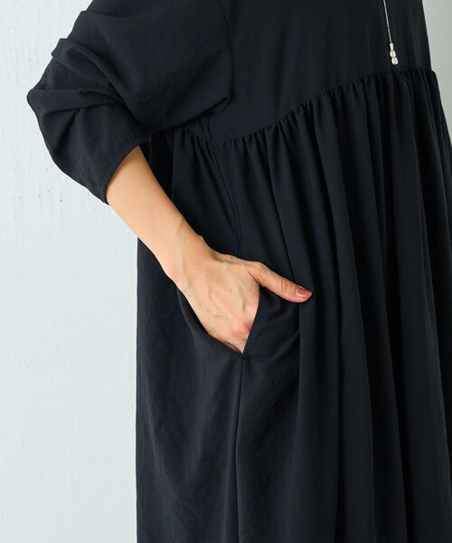 BEARDSLEY ストレッチジョーゼットギャザーワンピース　黒色2025 BEARDSLEY（ビアズリー）の「ストレッチジョーゼットギャザー