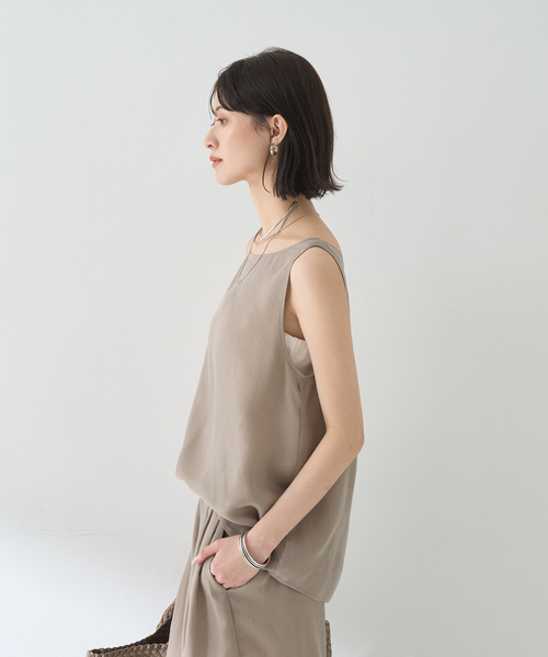 Rouge vif（ルージュヴィフ）の「【セットアップ対応】２WAYキュプラフィブリルノースリブラウス（シャツ/ブラウス・レディース・チャコールグレー/グレイッシュベージュ・フリー）」の6枚目の写真