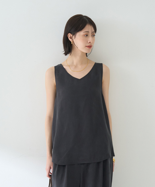 Rouge vif（ルージュヴィフ）の「【セットアップ対応】２WAYキュプラフィブリルノースリブラウス（シャツ/ブラウス・レディース・チャコールグレー/グレイッシュベージュ・フリー）」の9枚目の写真