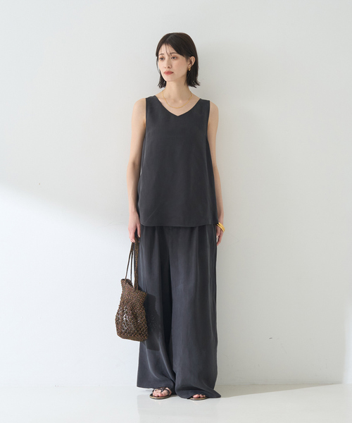 Rouge vif（ルージュヴィフ）の「【セットアップ対応】２WAYキュプラフィブリルノースリブラウス（シャツ/ブラウス・レディース・チャコールグレー/グレイッシュベージュ・フリー）」の14枚目の写真
