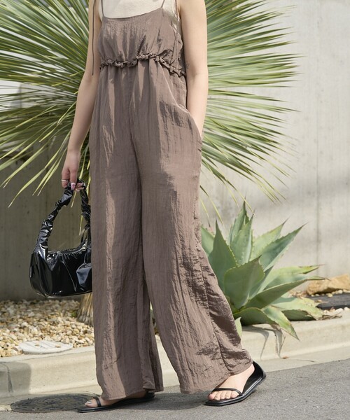 FREAK'S STORE（フリークスストア）の「限定展開 ワッシャー 加工 フリル ボリューム サロペット（サロペット/オーバーオール・レディース・ブラック/ネイビー/グリーン/ブラウン・MEDIUM/SMALL）」の10枚目の写真