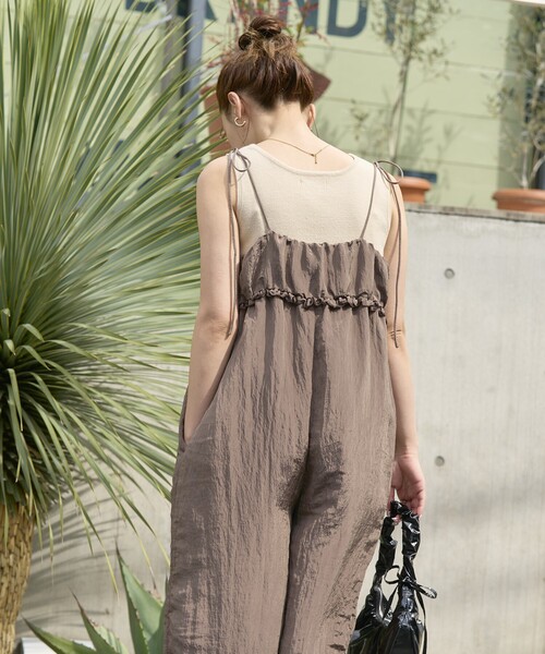 FREAK'S STORE（フリークスストア）の「限定展開 ワッシャー 加工 フリル ボリューム サロペット（サロペット/オーバーオール・レディース・ブラック/ネイビー/グリーン/ブラウン・MEDIUM/SMALL）」の11枚目の写真