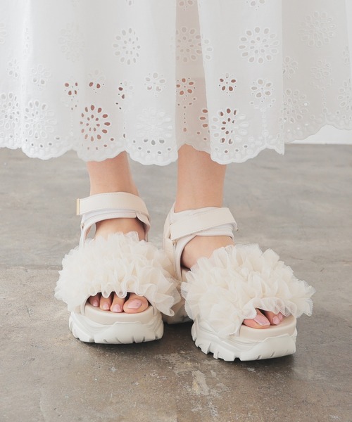 Honeys（ハニーズ）の「フリルスポーツサンダル（サンダル・レディース・ブラック/アイボリー/チャコール・L/LL/S/M）」の4枚目の写真