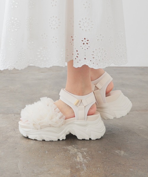 Honeys（ハニーズ）の「フリルスポーツサンダル（サンダル・レディース・ブラック/アイボリー/チャコール・L/LL/S/M）」の5枚目の写真