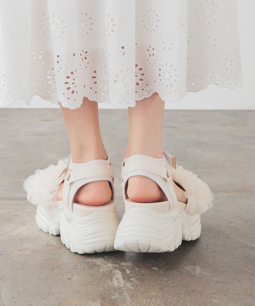 Honeys（ハニーズ）の「フリルスポーツサンダル（サンダル・レディース・ブラック/アイボリー/チャコール・L/LL/S/M）」の7枚目の写真