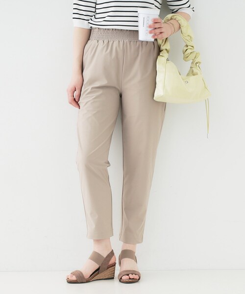 SHOO・LA・RUE(シューラルー)の「◆【洗える/S-LL/ひんやり】さらっとしたタッチが癖になる ストレッチテーパードパンツ(その他パンツ・レディース・ブラック/ベージュ/チャコールグレー・01/02/03/04)」の1枚目の写真