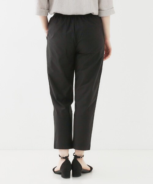 SHOO・LA・RUE(シューラルー)の「◆【洗える/S-LL/ひんやり】さらっとしたタッチが癖になる ストレッチテーパードパンツ(その他パンツ・レディース・ブラック/ベージュ/チャコールグレー・01/02/03/04)」の5枚目の写真