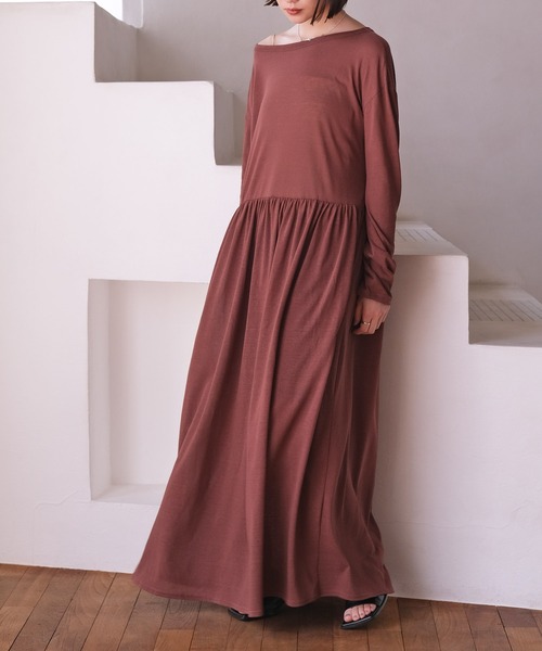 AKTE（アクテ）の「リラックスカットソーワンピース（ワンピース・レディース・ホワイト/ブラック/ブラウン・TALL/FREE）」の3枚目の写真