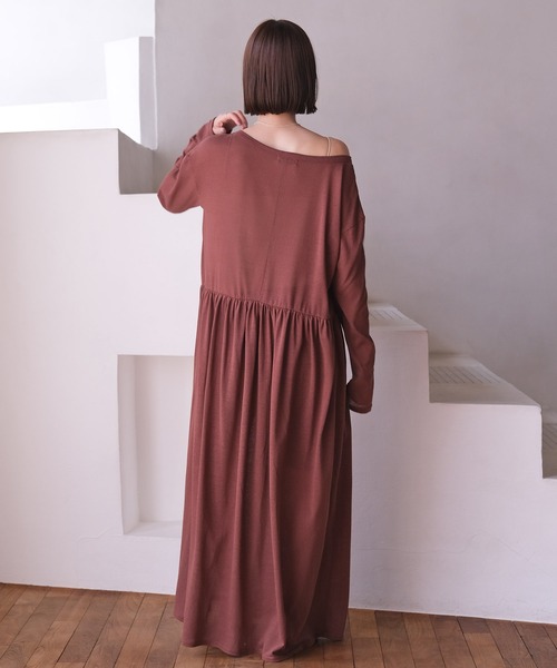 AKTE（アクテ）の「リラックスカットソーワンピース（ワンピース・レディース・ホワイト/ブラック/ブラウン・TALL/FREE）」の12枚目の写真