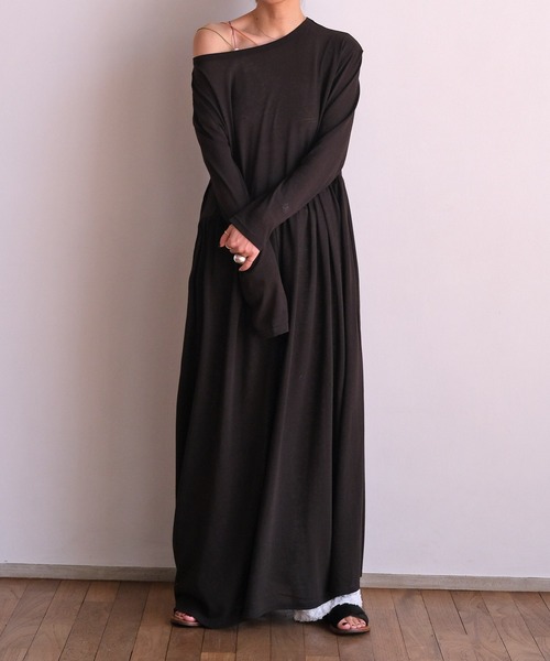 AKTE（アクテ）の「リラックスカットソーワンピース（ワンピース・レディース・ホワイト/ブラック/ブラウン・TALL/FREE）」の4枚目の写真