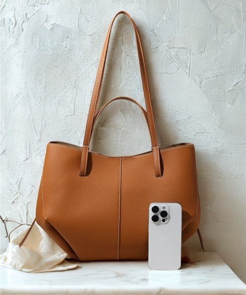 NiiNa（ニーナ）の「【 NiiNa / ニーナ 】高品質牛革 大容量 2way フレンチ トートバッグ（インナーポーチ付き）（トートバッグ・レディース・カーキ/ブラウン/ブラック/ダークブラウン/イエロー/ブルー・FREE）」の13枚目の写真