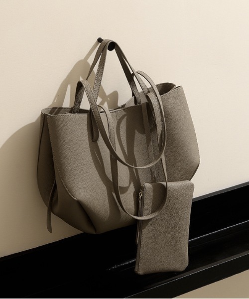 NiiNa（ニーナ）の「【 NiiNa / ニーナ 】高品質牛革 大容量 2way フレンチ トートバッグ（インナーポーチ付き）（トートバッグ・レディース・カーキ/ブラウン/ブラック/ダークブラウン/イエロー/ブルー・FREE）」の15枚目の写真