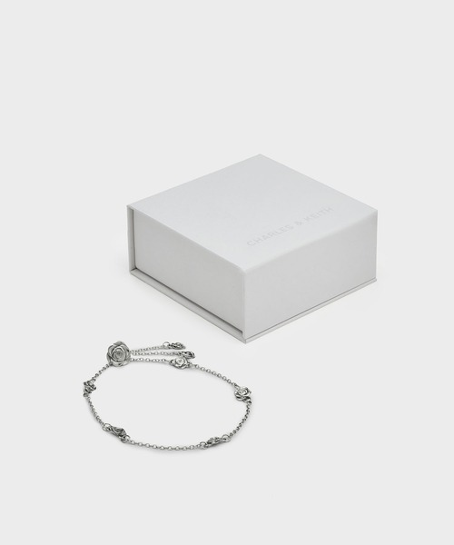 CHARLES & KEITH（チャールズ & キース）の「Rosalind ロザリンド フラワーモチーフブレスレット（ブレスレット・レディース・ゴールド系その他4/ゴールド系その他3/シルバー系その他4・FREE）」の8枚目の写真