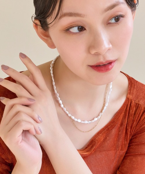 Phoebe(フィービィー)の「【金属アレルギー対応】クラシカルパール×チェーン2連ネックレス/全長:41cm/サージカルステンレス(ネックレス・レディース・ホワイト・FREE)」の3枚目の写真