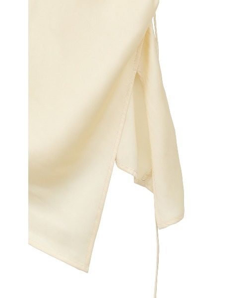 CLANE（クラネ）の「DRAPE SATIN CAMISOLE TOPS（キャミソール・レディース・ブラック/アイボリー/グリーン・1/2）」の13枚目の写真