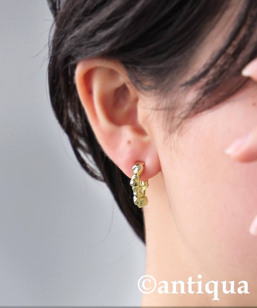 antiqua（アンティカ）の「ねじれイヤリング（イヤリング・レディース・ゴールド/シルバー・フリー）」の2枚目の写真