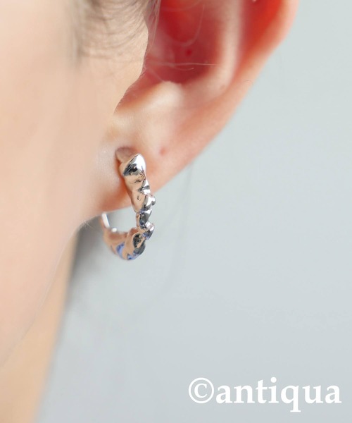 antiqua（アンティカ）の「ねじれイヤリング（イヤリング・レディース・ゴールド/シルバー・フリー）」の5枚目の写真