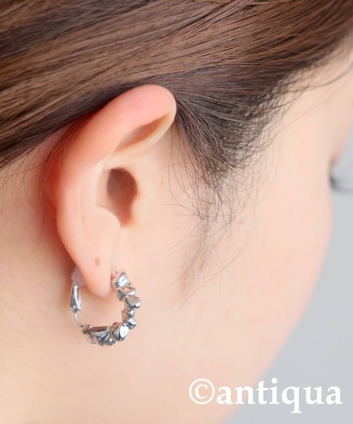antiqua（アンティカ）の「ねじれイヤリング（イヤリング・レディース・ゴールド/シルバー・フリー）」の6枚目の写真