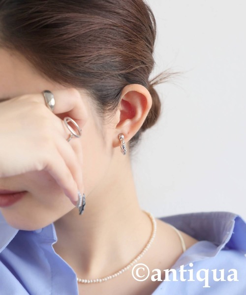 antiqua（アンティカ）の「ねじれイヤリング（イヤリング・レディース・ゴールド/シルバー・フリー）」の7枚目の写真