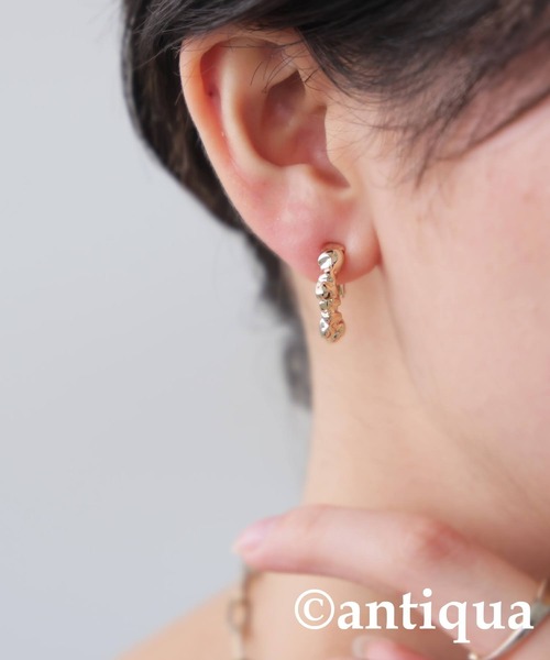 antiqua（アンティカ）の「ねじれイヤリング（イヤリング・レディース・ゴールド/シルバー・フリー）」の12枚目の写真