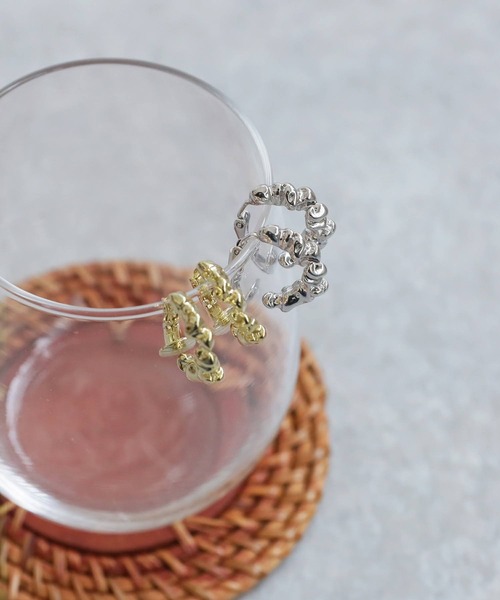 antiqua（アンティカ）の「ねじれイヤリング（イヤリング・レディース・ゴールド/シルバー・フリー）」の13枚目の写真