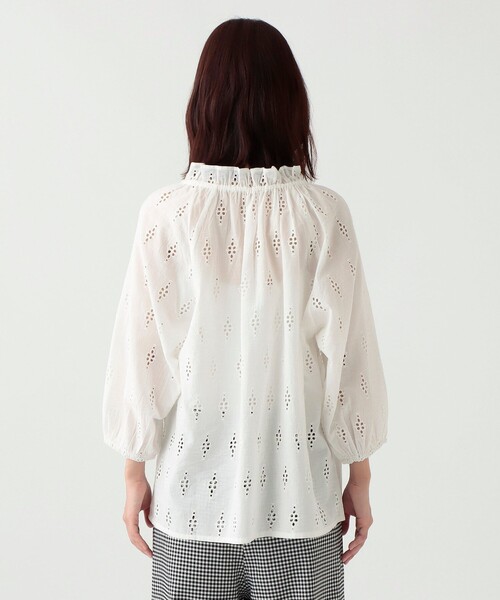 Afternoon Tea（アフタヌーンティー）の「シフリー刺繍フリルブラウス（シャツ/ブラウス・レディース・オフホワイト/ブラック・MEDIUM）」の3枚目の写真