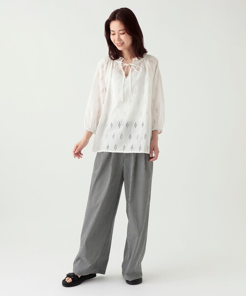 Afternoon Tea（アフタヌーンティー）の「シフリー刺繍フリルブラウス（シャツ/ブラウス・レディース・オフホワイト/ブラック・MEDIUM）」の5枚目の写真