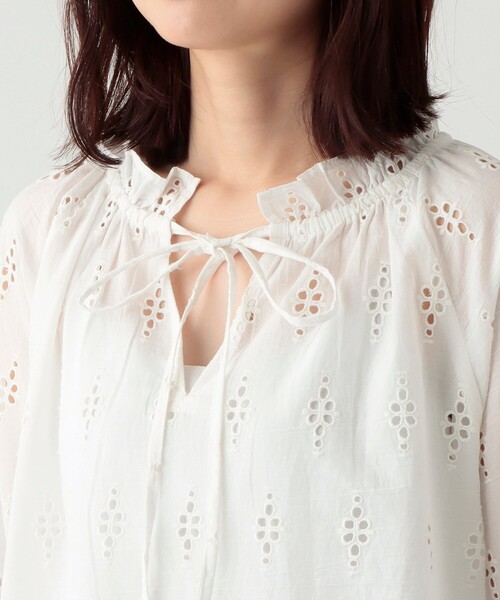 Afternoon Tea（アフタヌーンティー）の「シフリー刺繍フリルブラウス（シャツ/ブラウス・レディース・オフホワイト/ブラック・MEDIUM）」の6枚目の写真