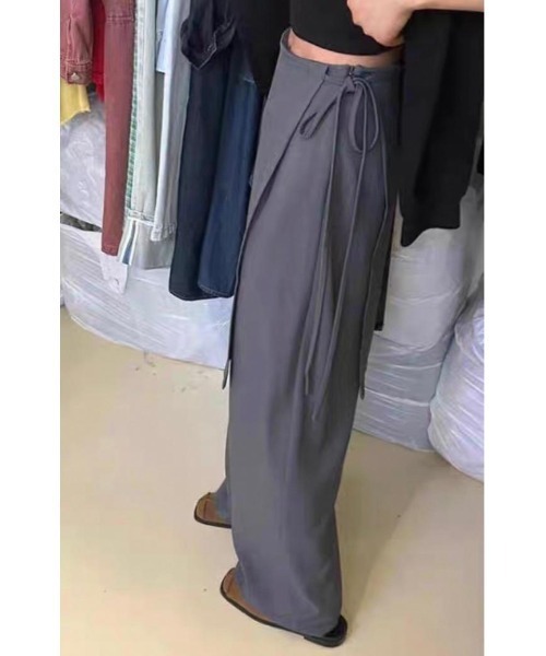 FAVORITO(ファヴォリート)の「レイヤードラップスカート付きワイドパンツ(その他パンツ・レディース・ブラック/グレー・M/L)」の8枚目の写真