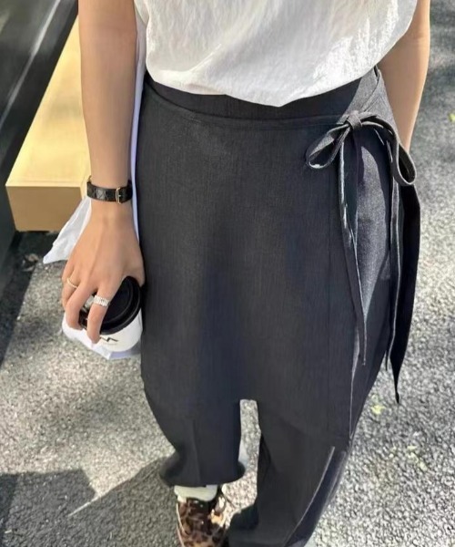 FAVORITO(ファヴォリート)の「レイヤードラップスカート付きワイドパンツ(その他パンツ・レディース・ブラック/グレー・M/L)」の10枚目の写真