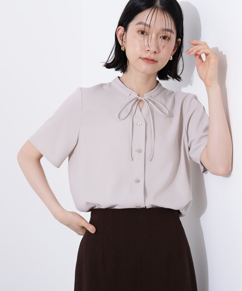 N.（N. Natural Beauty Basic）（エヌエヌナチュラルビューティーベーシック）の「ナローリボンタイブラウス（シャツ/ブラウス・レディース・オフホワイト/ライトグリーン/ベージュ・MEDIUM）」の2枚目の写真