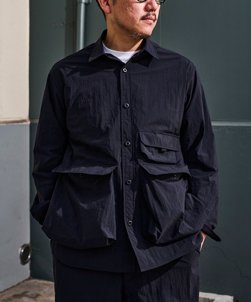 GORDON MILLER(ゴードンミラー)の「GORDON MILLER ライト テック ナイロン シャツ(シャツ/ブラウス・メンズ・ネイビー/ホワイト・0/1/2)」の2枚目の写真
