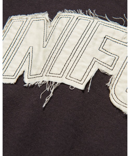 uniform experiment(ユニフォームエクスペリメント)の「CUT-OUT LOGO TEE(Tシャツ/カットソー・メンズ・ブラウン/ライトブルー/ブラック・1/3/2/4)」の8枚目の写真