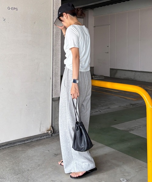 ISOOK（アイスー）の「【ISOOK / アイスー】2wayショルダードレープT / シンプルトップス 白T 黒T クロップド丈 フレンチスリーブ 半袖 Tシャツ ワンショルダー 2通り ホワイト ブラック ZOZOTOWN限定（Tシャツ/カットソー・レディース・ブラック/ホワイト・FREE）」の14枚目の写真
