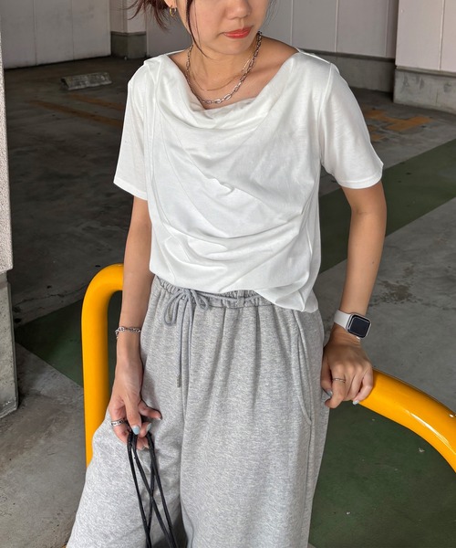 ISOOK（アイスー）の「【ISOOK / アイスー】2wayショルダードレープT / シンプルトップス 白T 黒T クロップド丈 フレンチスリーブ 半袖 Tシャツ ワンショルダー 2通り ホワイト ブラック ZOZOTOWN限定（Tシャツ/カットソー・レディース・ブラック/ホワイト・FREE）」の22枚目の写真