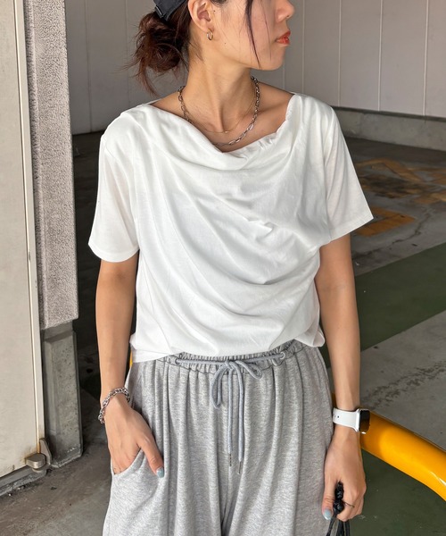 ISOOK（アイスー）の「【ISOOK / アイスー】2wayショルダードレープT / シンプルトップス 白T 黒T クロップド丈 フレンチスリーブ 半袖 Tシャツ ワンショルダー 2通り ホワイト ブラック ZOZOTOWN限定（Tシャツ/カットソー・レディース・ブラック/ホワイト・FREE）」の21枚目の写真