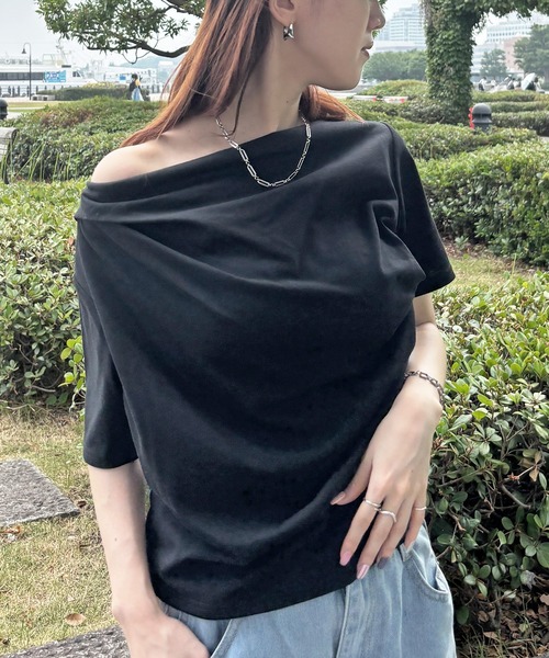 ISOOK（アイスー）の「【ISOOK / アイスー】2wayショルダードレープT / シンプルトップス 白T 黒T クロップド丈 フレンチスリーブ 半袖 Tシャツ ワンショルダー 2通り ホワイト ブラック ZOZOTOWN限定（Tシャツ/カットソー・レディース・ブラック/ホワイト・FREE）」の13枚目の写真