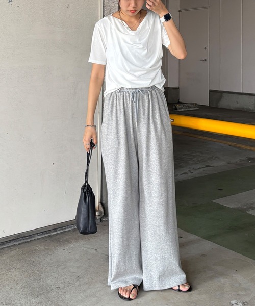 ISOOK（アイスー）の「【ISOOK / アイスー】2wayショルダードレープT / シンプルトップス 白T 黒T クロップド丈 フレンチスリーブ 半袖 Tシャツ ワンショルダー 2通り ホワイト ブラック ZOZOTOWN限定（Tシャツ/カットソー・レディース・ブラック/ホワイト・FREE）」の7枚目の写真