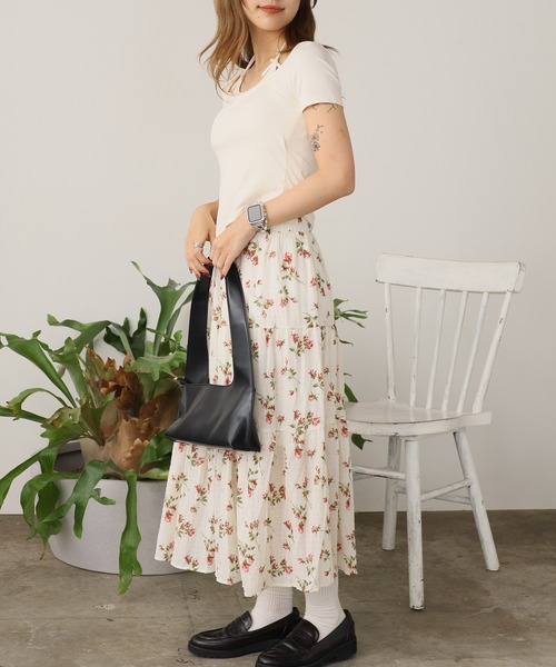 ROOPTOKYO(ループトウキョウ)の「Floral Pattern Tiered Long Skirt / 小花柄 ティアードロングスカート(スカート・レディース・ホワイト/ブラック・FREE)」の5枚目の写真