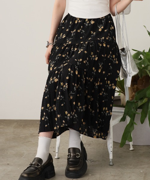 ROOPTOKYO(ループトウキョウ)の「Floral Pattern Tiered Long Skirt / 小花柄 ティアードロングスカート(スカート・レディース・ホワイト/ブラック・FREE)」の9枚目の写真