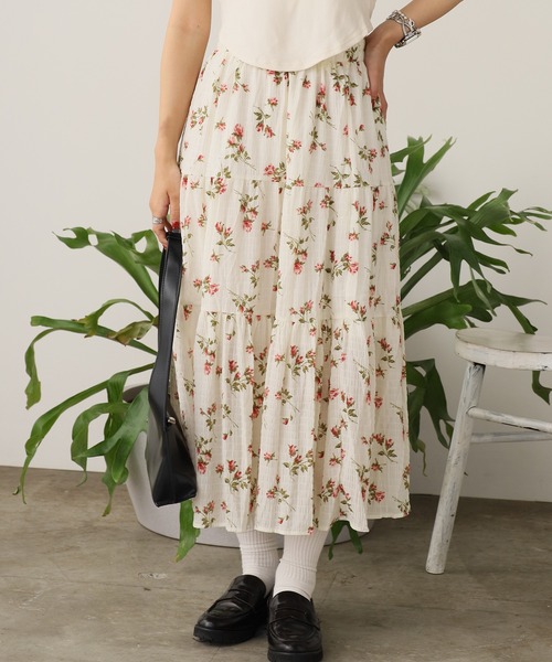 ROOPTOKYO(ループトウキョウ)の「Floral Pattern Tiered Long Skirt / 小花柄 ティアードロングスカート(スカート・レディース・ホワイト/ブラック・FREE)」の17枚目の写真