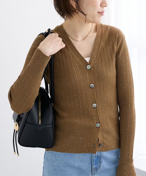 le.coeur blanc（ルクールブラン）の「《手洗い可能》スパンコールリブVネックカーディガン（カーディガン/ボレロ・レディース・チャコールグレー/グリーン/ブラウン・38）」の2枚目の写真
