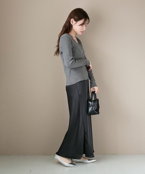 le.coeur blanc（ルクールブラン）の「《手洗い可能》スパンコールリブVネックカーディガン（カーディガン/ボレロ・レディース・チャコールグレー/グリーン/ブラウン・38）」の12枚目の写真