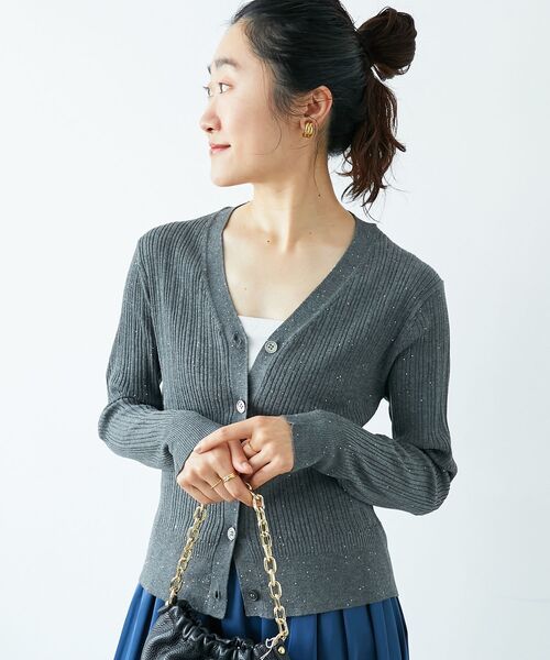 le.coeur blanc（ルクールブラン）の「《手洗い可能》スパンコールリブVネックカーディガン（カーディガン/ボレロ・レディース・チャコールグレー/グリーン/ブラウン・38）」の15枚目の写真