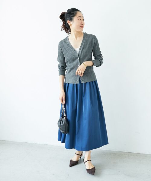 le.coeur blanc（ルクールブラン）の「《手洗い可能》スパンコールリブVネックカーディガン（カーディガン/ボレロ・レディース・チャコールグレー/グリーン/ブラウン・38）」の16枚目の写真