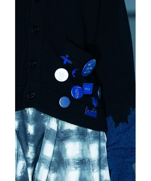 SHINYAKOZUKA(シンヤコヅカ)の「PICTURESQUE BIRD(ISSUE#7)(バッジ・メンズ・ブルー・ONE SIZE)」の2枚目の写真