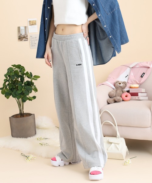 NERDY(ノルディ)の「ボールドNYスウェットパンツ(スウェットパンツ・レディース・ピンク/グレー・SS/S)」の2枚目の写真