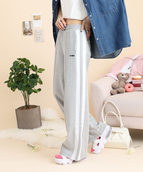 NERDY(ノルディ)の「ボールドNYスウェットパンツ(スウェットパンツ・レディース・ピンク/グレー・SS/S)」の8枚目の写真